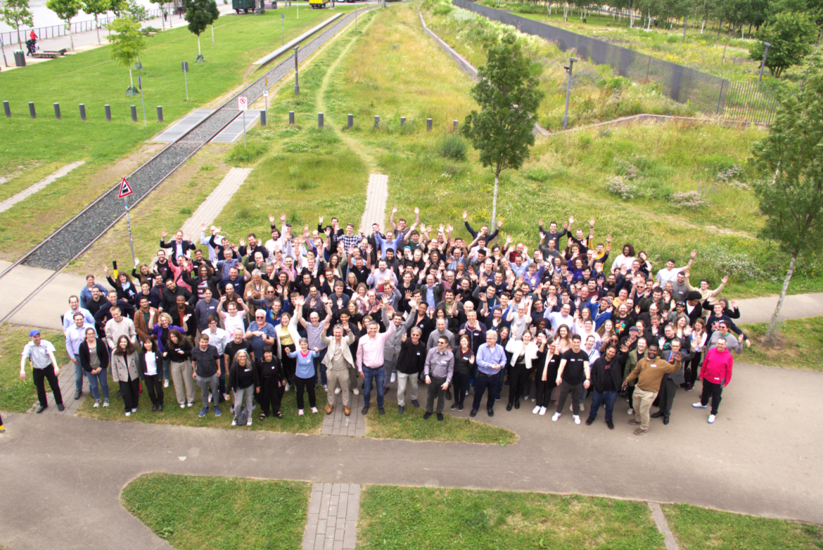 Unser Team fotografiert von oben.