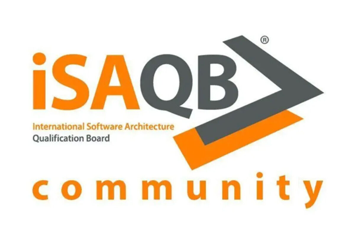 Logo der iSAQB-Community, bestehend aus den Buchstaben "iSAQB" in Orange und Grau, mit dem Wort "community" darunter. Ein stilisierter Pfeil ist in das Design integriert.