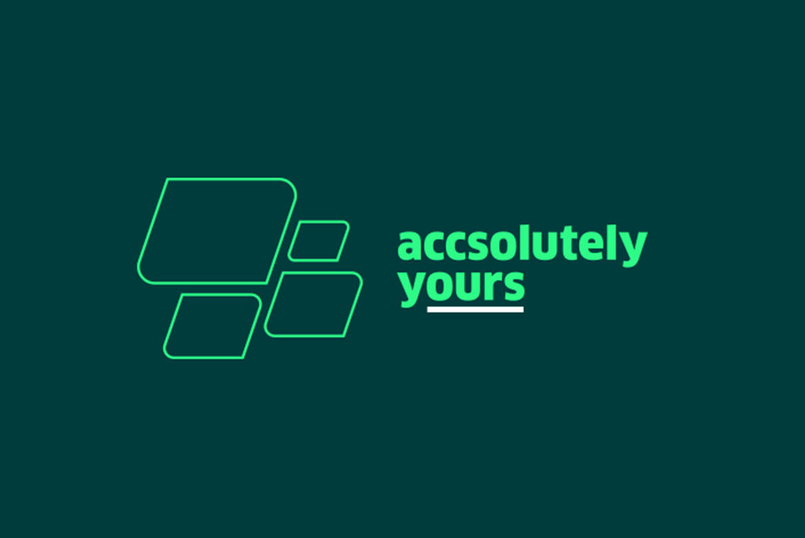 Ein Logo auf einem dunkelgrünen Hintergrund zeigt stilisierte, geometrische Formen auf der linken Seite, die an sich überlappende Quadrate erinnern. Rechts daneben steht der Text "accsolutely yours" in hellgrüner Schrift, wobei das Wort "yours" unterstrichen ist.