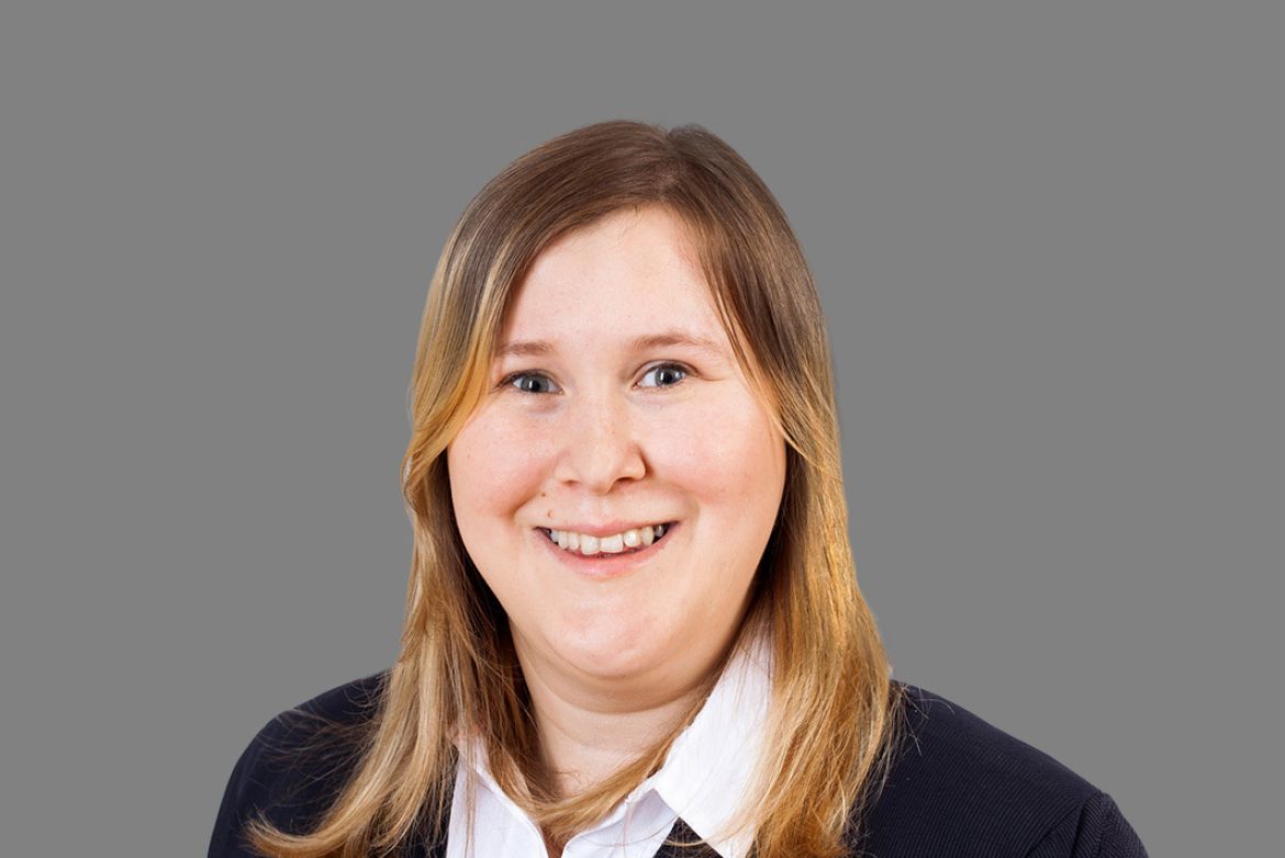 1060 x 710 Simons Manuela