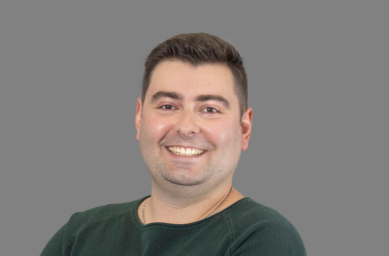 1060 x 710 Alexander Jajzer