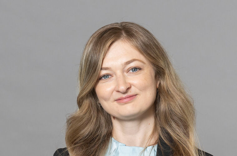 1060 x 710 Dr Neufeld Xenija