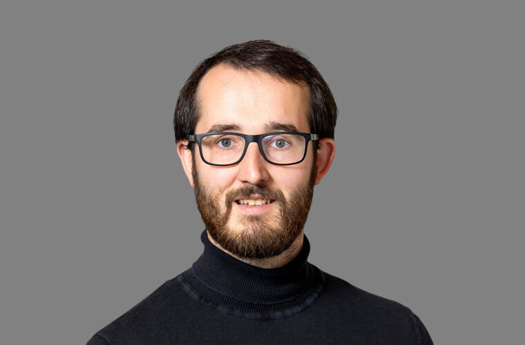 1060 x 710 Pfeil Daniel