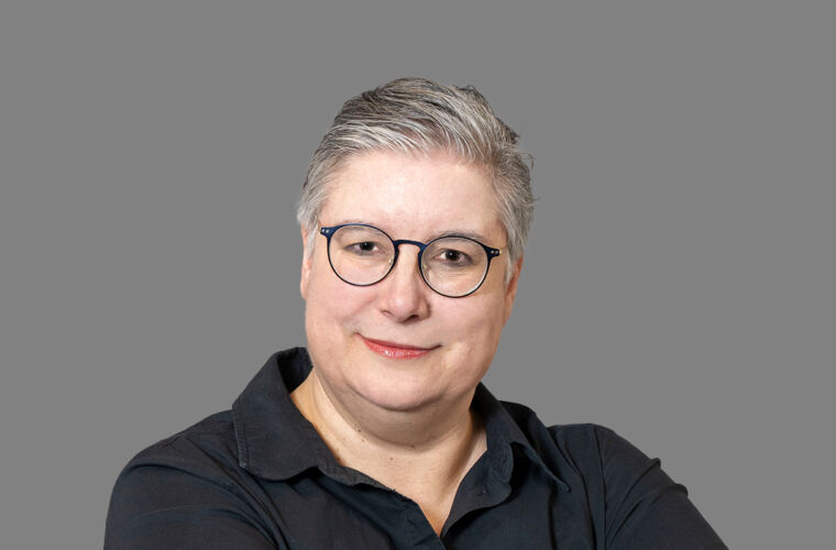 1060 x 710 Quenn Suck