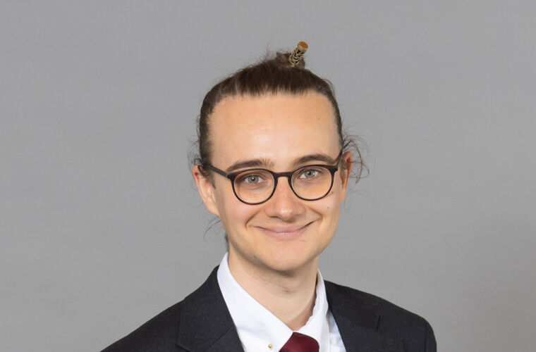 1060 x 710 Schurse Jenja