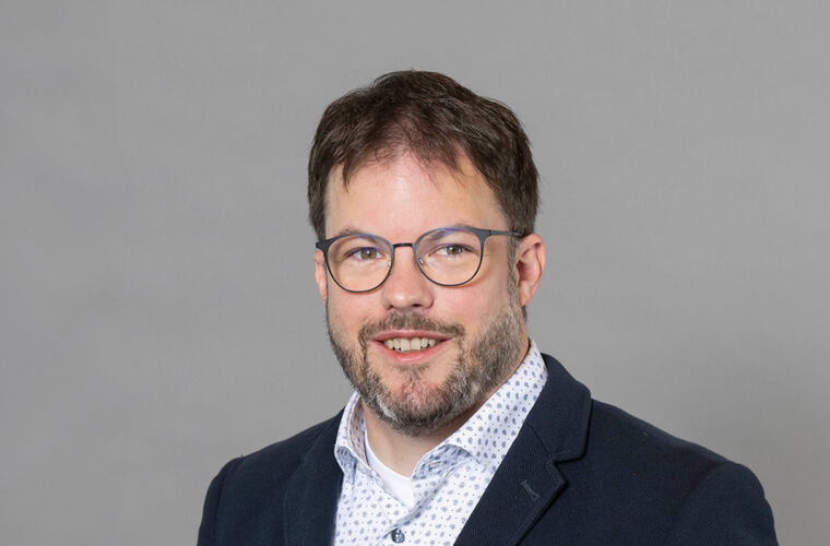 1060 x 710 Tobias Holstein