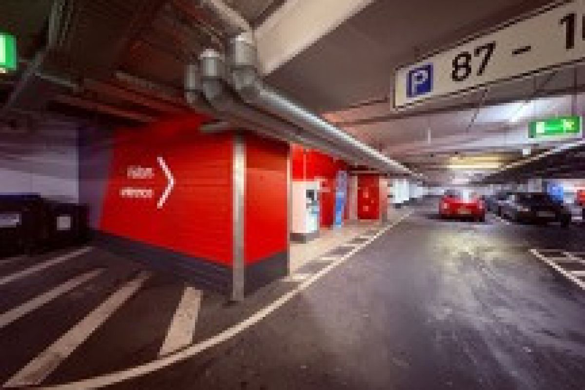 Rotes Parkhaus